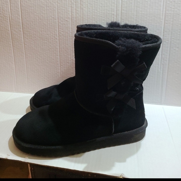 Black koolaburra ugg boots size 10. - Picture 2 of 12